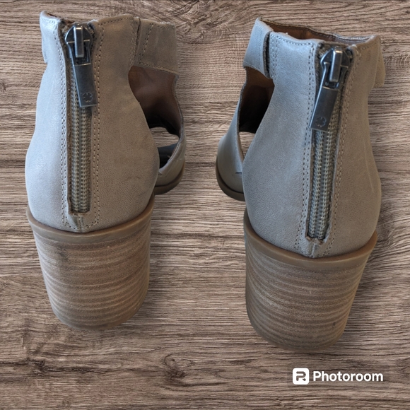 LUCKY BRAND EUC Tarrinax Sandals, Tan, Zipper Back, 3" Heel, Size 8.5M - Picture 2 of 11